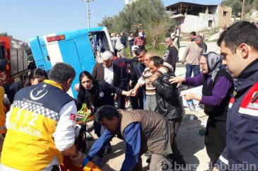 Mersin'de tarım işçilerini taşıyan minibüs devrildi: 4 ölü
