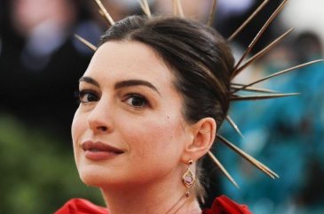 Anne Hathaway oğlu için bıraktı!
