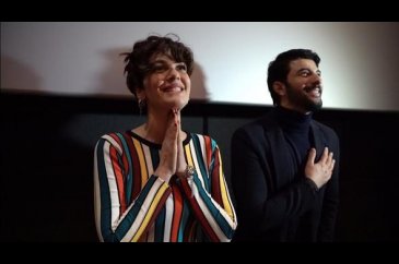 Bergüzar Korel ve Engin Akyürek Bursa'da hayranlarıyla buluştu

