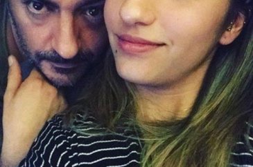 Oyuncu Celil Nalçakan kardeşi Esra Nalçakan'ın yeni yaşını kutladı
