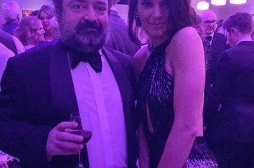Oscar'a damga vuran türk! yıldızlarla fotoraf sırasına girdi
