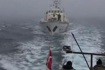 Türk balıkçı teknesine ateş açıldı: 3 yaralı
