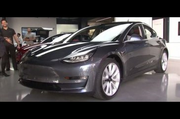 Tesla 'uygun fiyatlı' modelini satışa sundu (Sadece internetten)