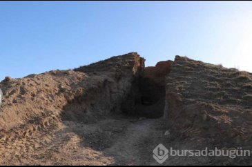 Tepeyi ikiye bölüp anıt mezarı talan ettiler
