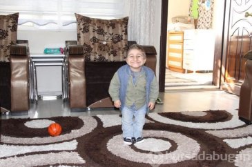 Hastalığa anne karnında yakalandı! Boyu sadece 70 santimetre

