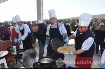 Şölende 6 ton hamsi dağıtıldı
