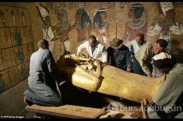 Firavun tutankhamun'un, mumyalanmış yüzü ve ayakları ilk kez görünt...