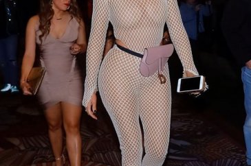 Khloe Kardashian'dan arkadaşlarına doğum günü jesti

