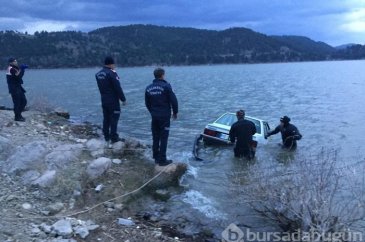 Araba ile baraja uçtu
