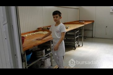 Küçük börek ustası, aile geleneğini sürdürmek istiyor
