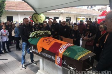 Demet Akbağ'ın eşi Zafer Çika son yolculuğuna uğurlandı (Dostları y...