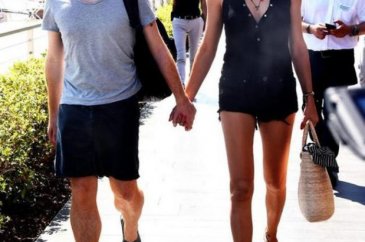 Adriana Lima, Şems-i Tebrizi'nin sözlerini paylaştı
