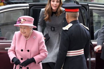 Kate Middleton ve Kraliçe Elizabeth aynı battaniyenin altında