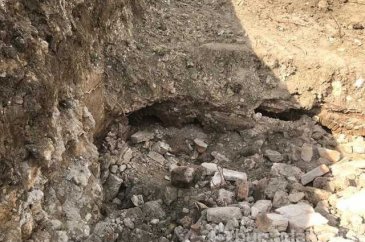 Kepçe ile tarla düzeltirken tarihi yapı buldu
