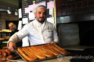 İstiklal Marşı'nı okuyana börek bedava
