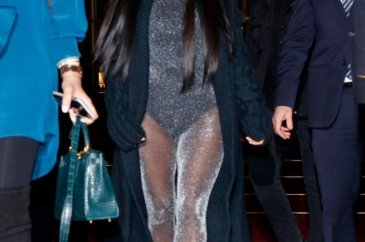 Kim Kardashian'ın Paris'te akşam yemeği stili