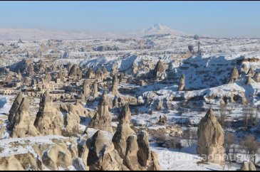 Baharda Kapadokya'da 'kar' güzelliği