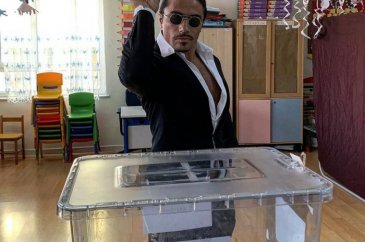 Ünlü isimler de sandık başındaydı!
