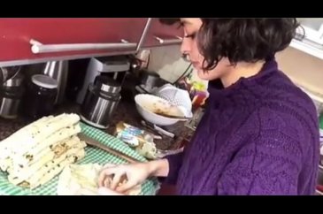 Selin Şekerci sevgilisi için mutfağa girdi
