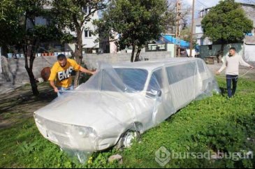 Düğünü için 1978 model otomobili demirle uzatıp limuzine dönüştürdü
