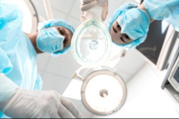 Ameliyat masasında gözü oyulurken uyandı! Doktorlar uyanık olduğunu...