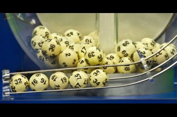 Kitap arasında unuttukları Loto kuponuna büyük ikramiye çıktı!