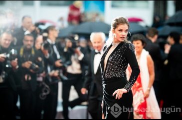 Victoria's Secret meleği Barbara Palvin: Modellik daha önce düşündü...