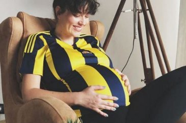  Ünlülerin derbi pozu 