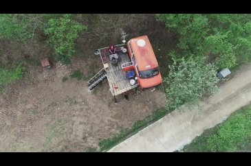 Kızları ağaç ev istedi, o onlara minibüsten ev yaptı 