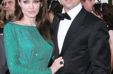 Bir devir kapandı! Angelina Jolie resmi olarak soyadını değiştirdi
