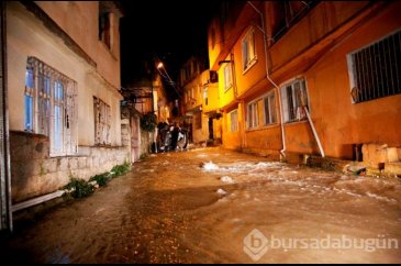 Hatay'da sağanak hayatı felç etti