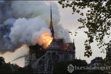 Notre Dame Katedrali'nde Yangın
