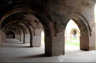 787 yıllık kervansaray, geçmişe ışık tutuyor
