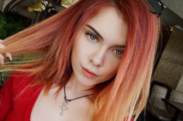 Rus sanatçı Ilona Bugaeva istediği herkesin kılığına girebiliyor!
...