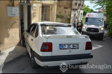 Önce yayaya sonra binaya çarptı
