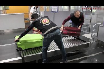  400 adet gelincik derisi ve 25 bin adet sülük ele geçirildi 
