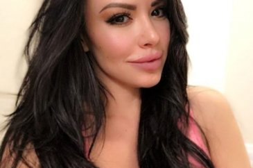 Kim İnanır 3 Torunu Olduğuna! Genç Görüntüsüyle Hayrete Düşürüyor