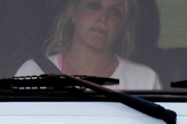  Bu kaçıncı yıkılış: Britney'nin yüzü gülmüyor! 