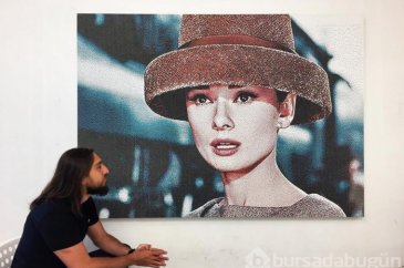 Filmlerin meşhur sahnelerini binlerce minik noktadan dev resimlere ...