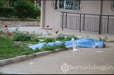 Cam silmek için çıktığı pencereden düşerek öldü
