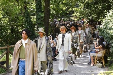 Açık havada moda şovu