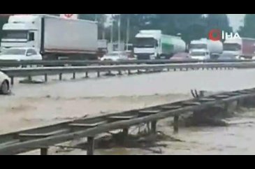 D100 sel sularına teslim oldu
