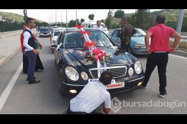 Gelin ve damat yolda kaldı