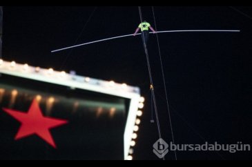 Wallenda Kardeşler 70 metrede ip üstünde yürüdüler