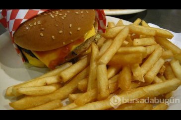 Çocuk sahibi olmak isteyen fast food yemeyi bıraksın!