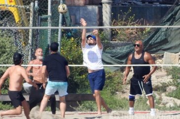 Leonardo DiCaprio'nun plaj voleybolu kazası