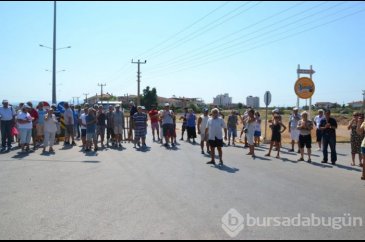 Ayvalık'ta yazlıkçılar yol kapattı 