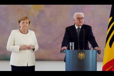 Yine aynı şey oldu: Merkel titreme nöbeti geçirdi!
