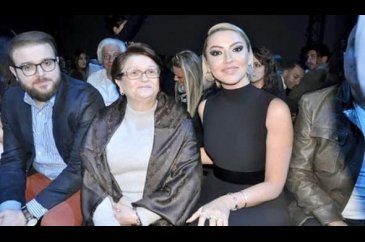 Hadise'den annesi Gülnihal Açıkgöz'e tatil