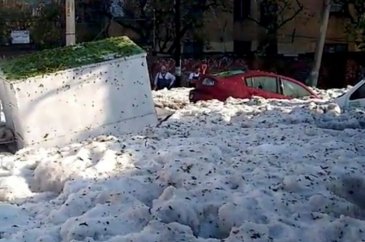 Meksika'da yaz ortasında dolu fırtınası